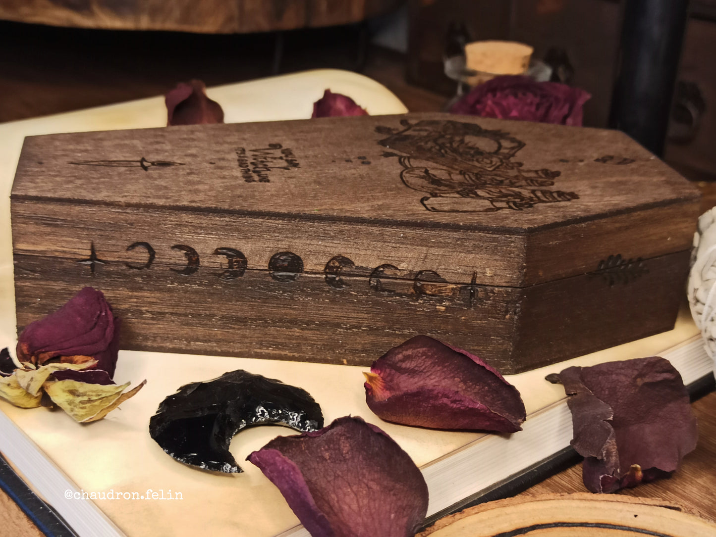 Boite Fantastique Samhain - Grimoire, Grenouille et Péridot