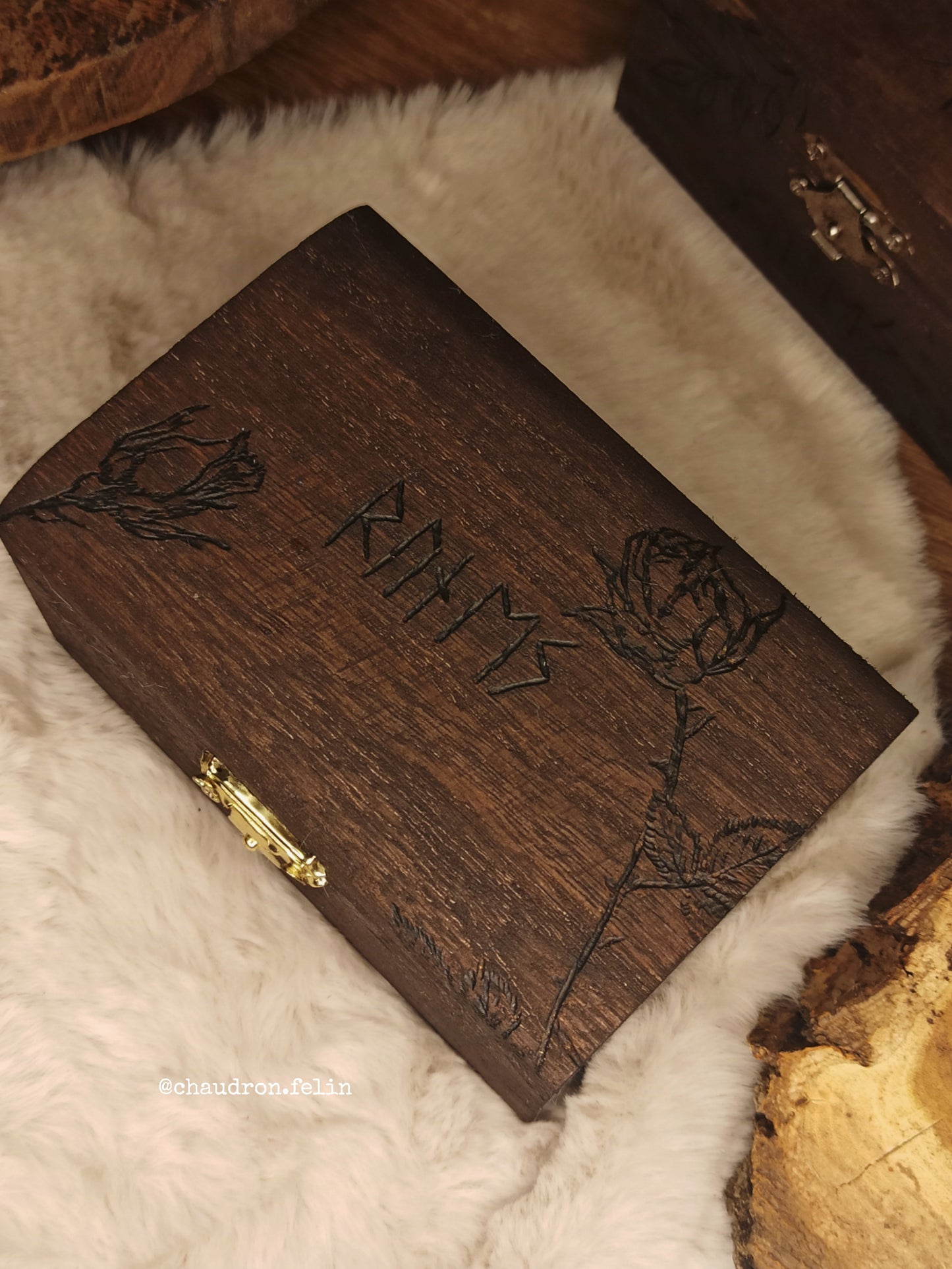 Coffret Runes Divinatoires, Roses et Quartz Rose
