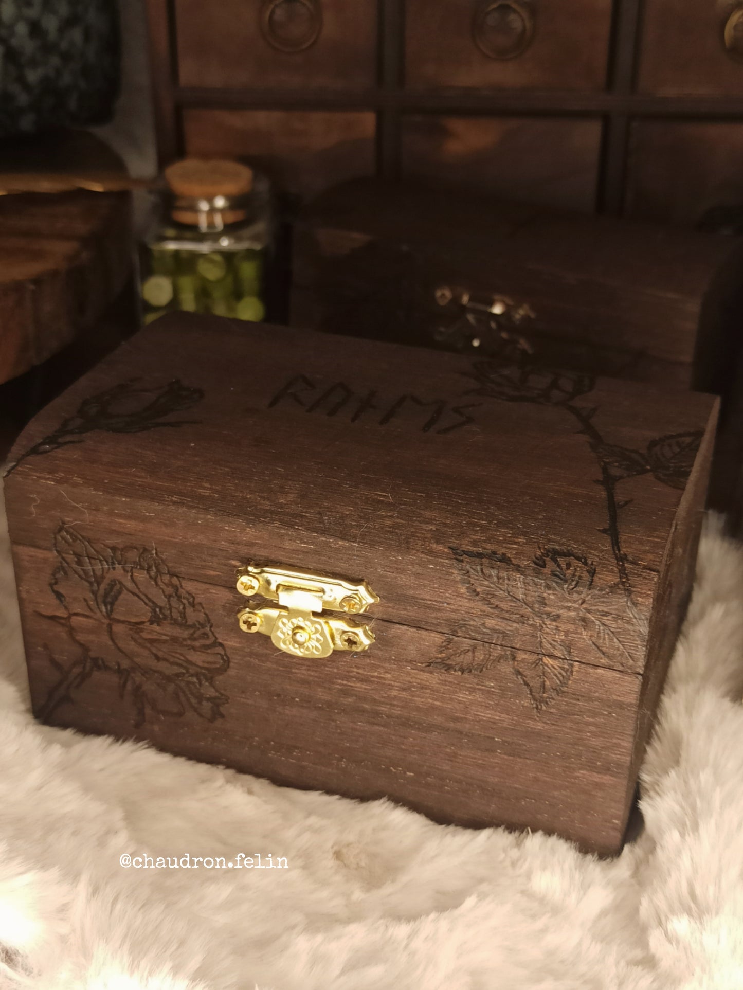 Coffret Runes Divinatoires, Roses et Quartz Rose