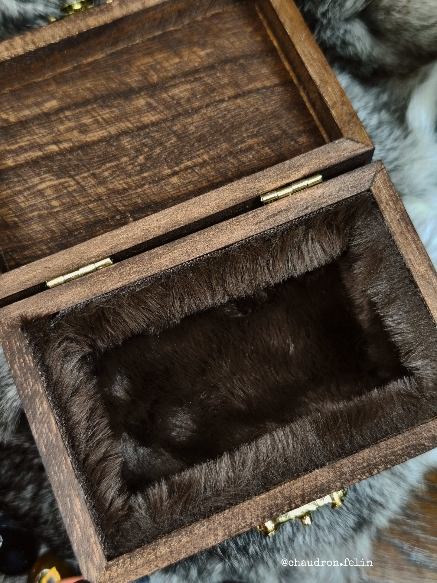 Coffret Runes Futhark Valknut et Agate Noire