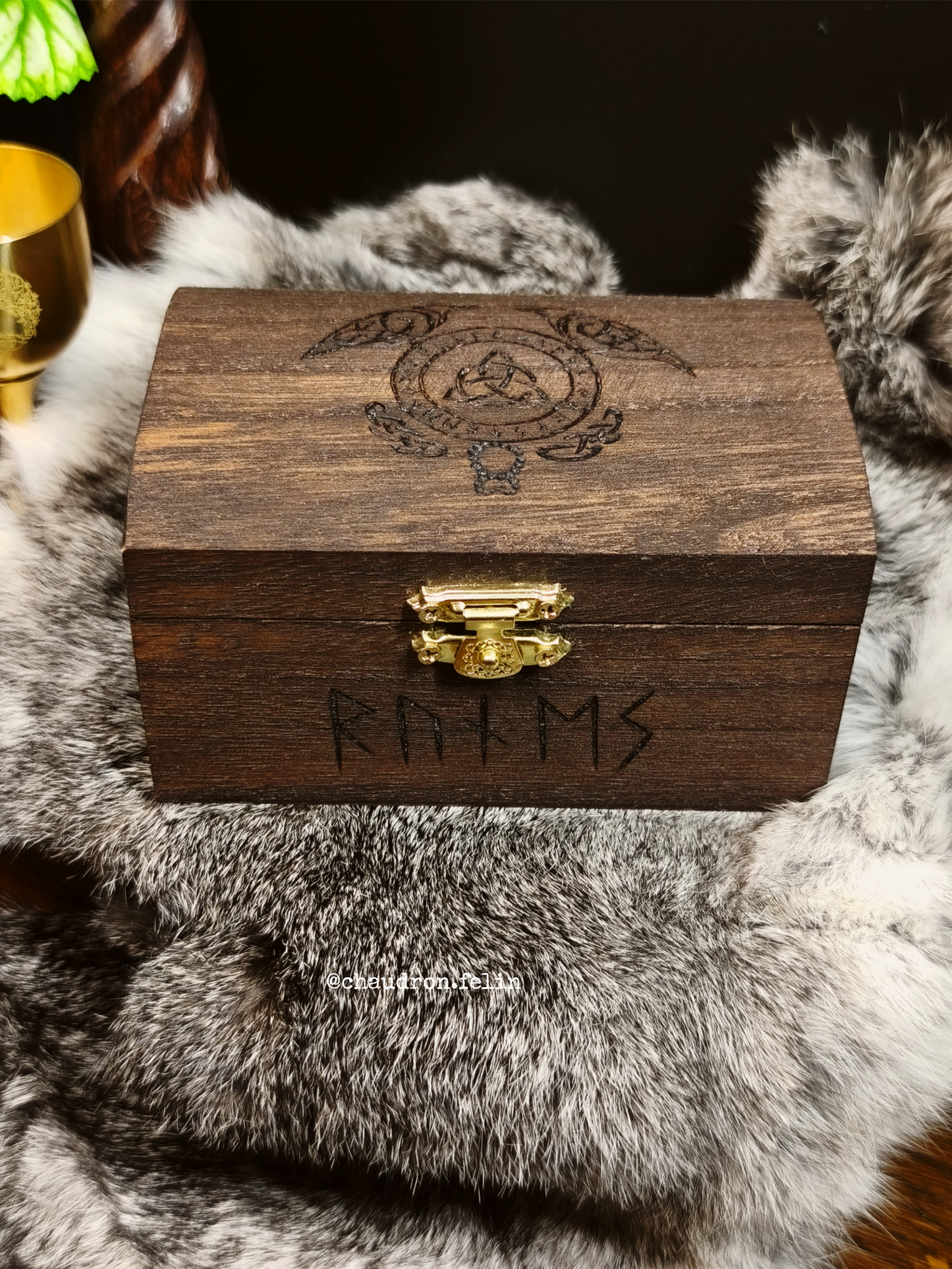 Coffret Runes Futhark Valknut et Agate Noire