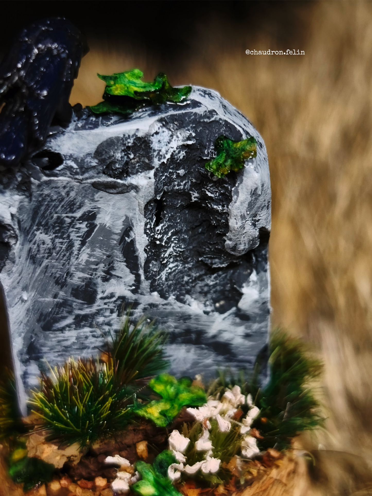 Stèles aux Runes Futhark - Dioramas miniatures