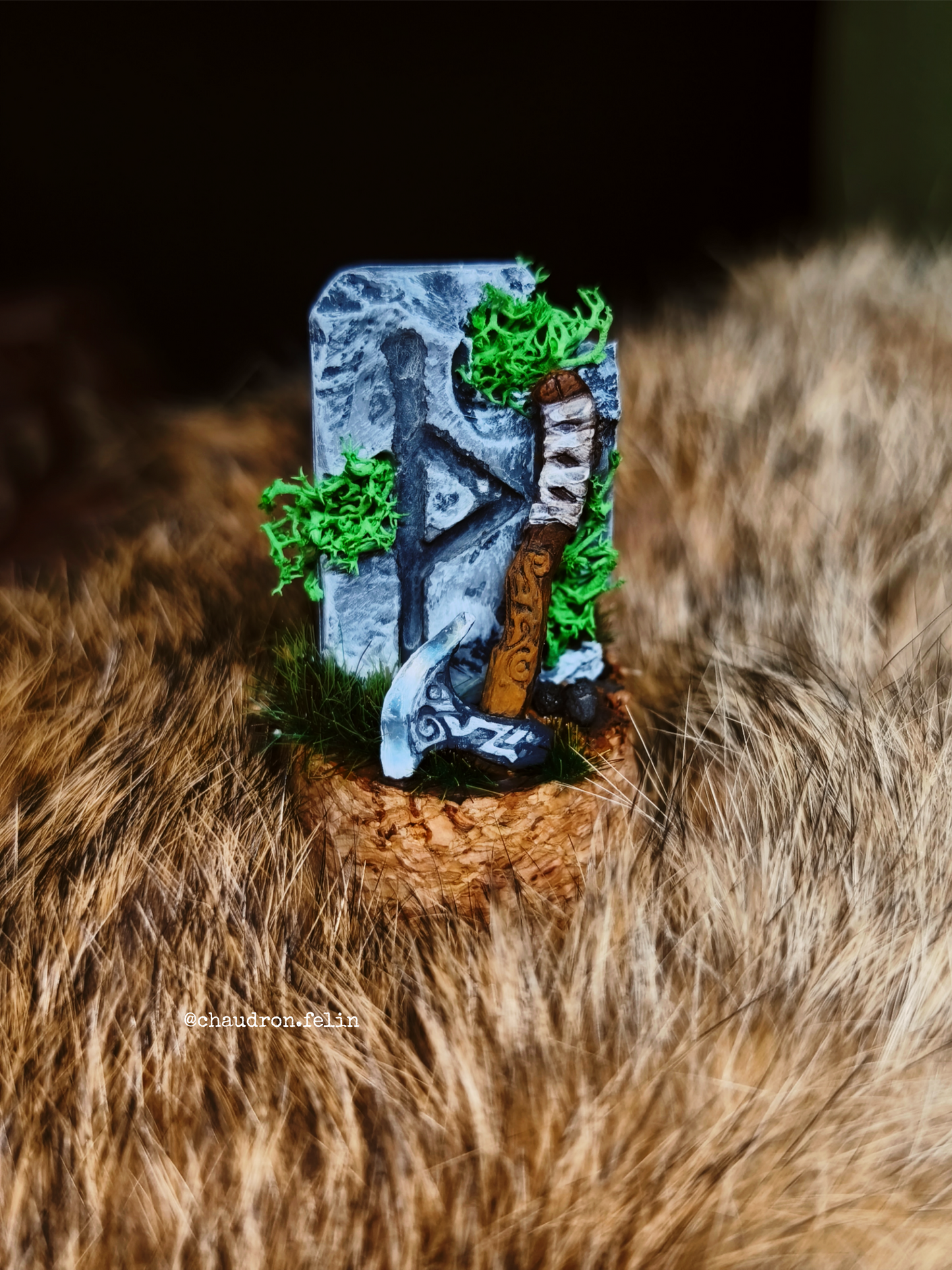 Stèles aux Runes Futhark - Dioramas miniatures