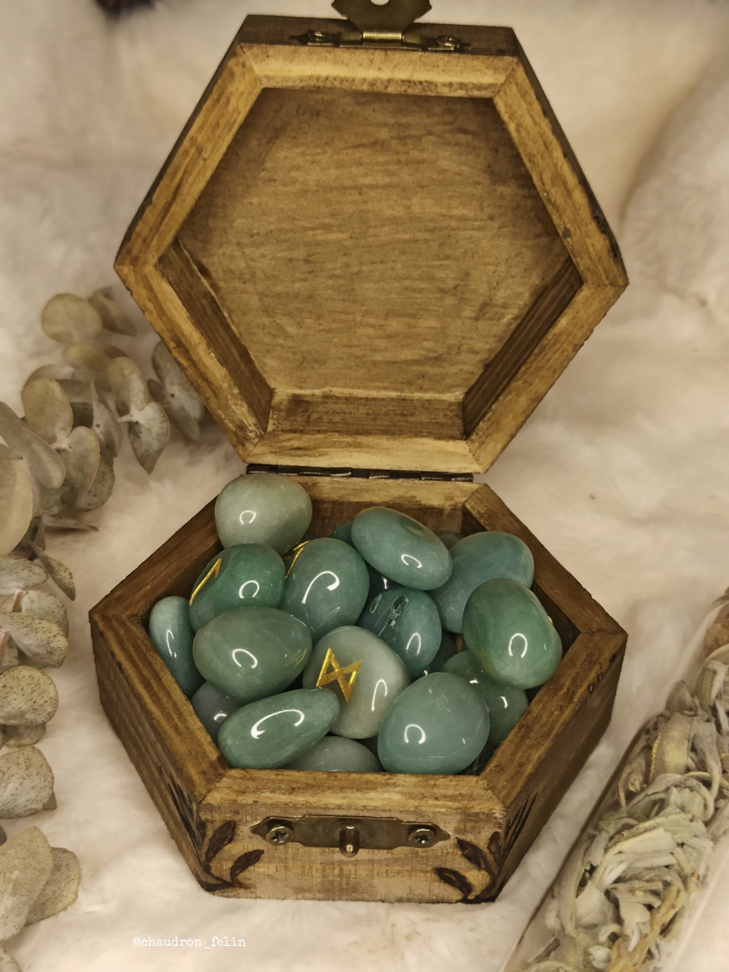 Coffret Runes Divinatoires Croissant de Lune et Aventurine Verte