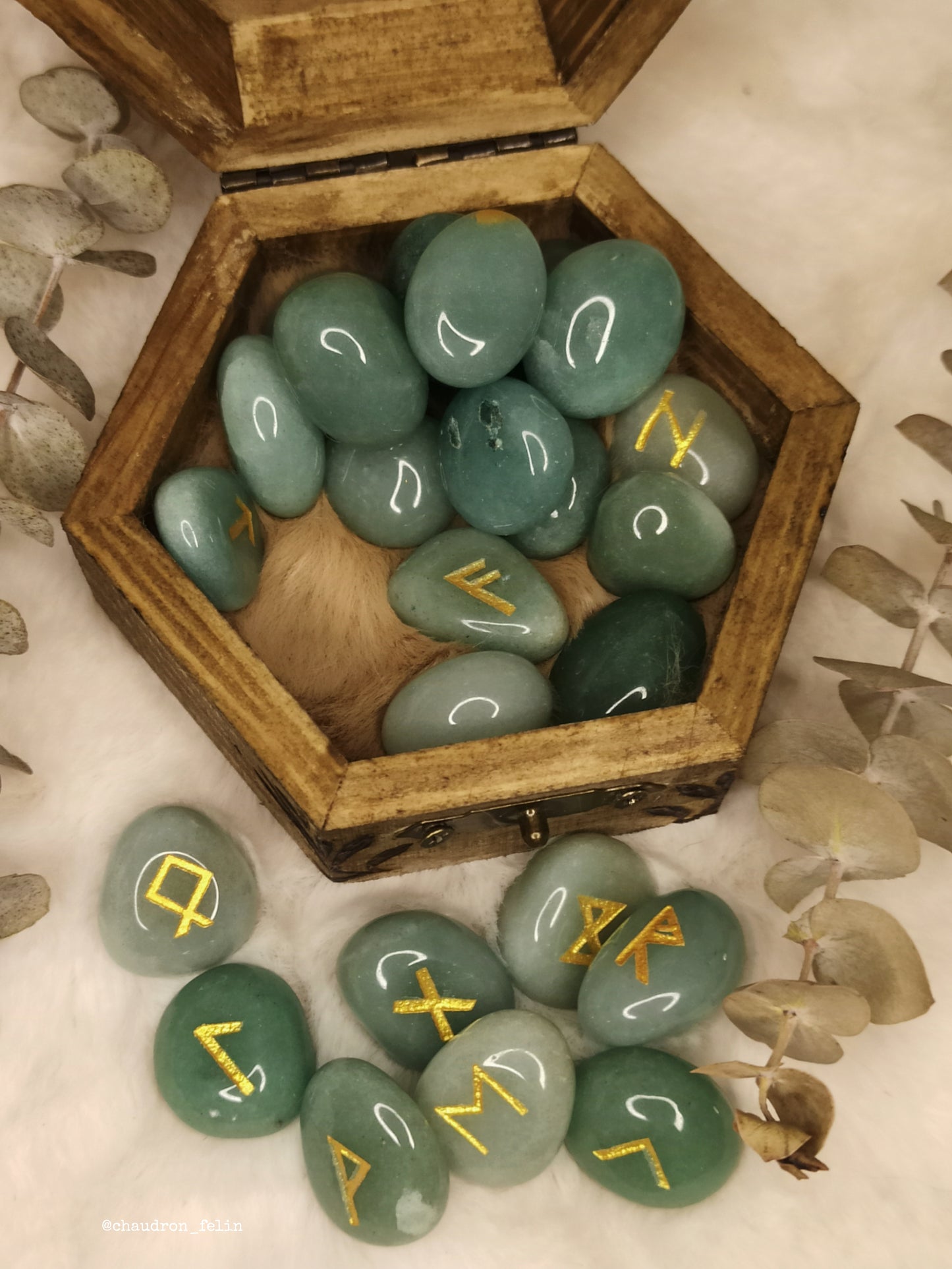 Coffret Runes Divinatoires Croissant de Lune et Aventurine Verte