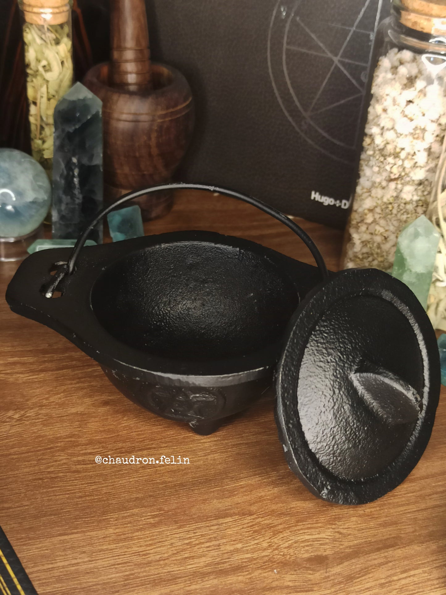 Petit chaudron en Fonte - Pentacle