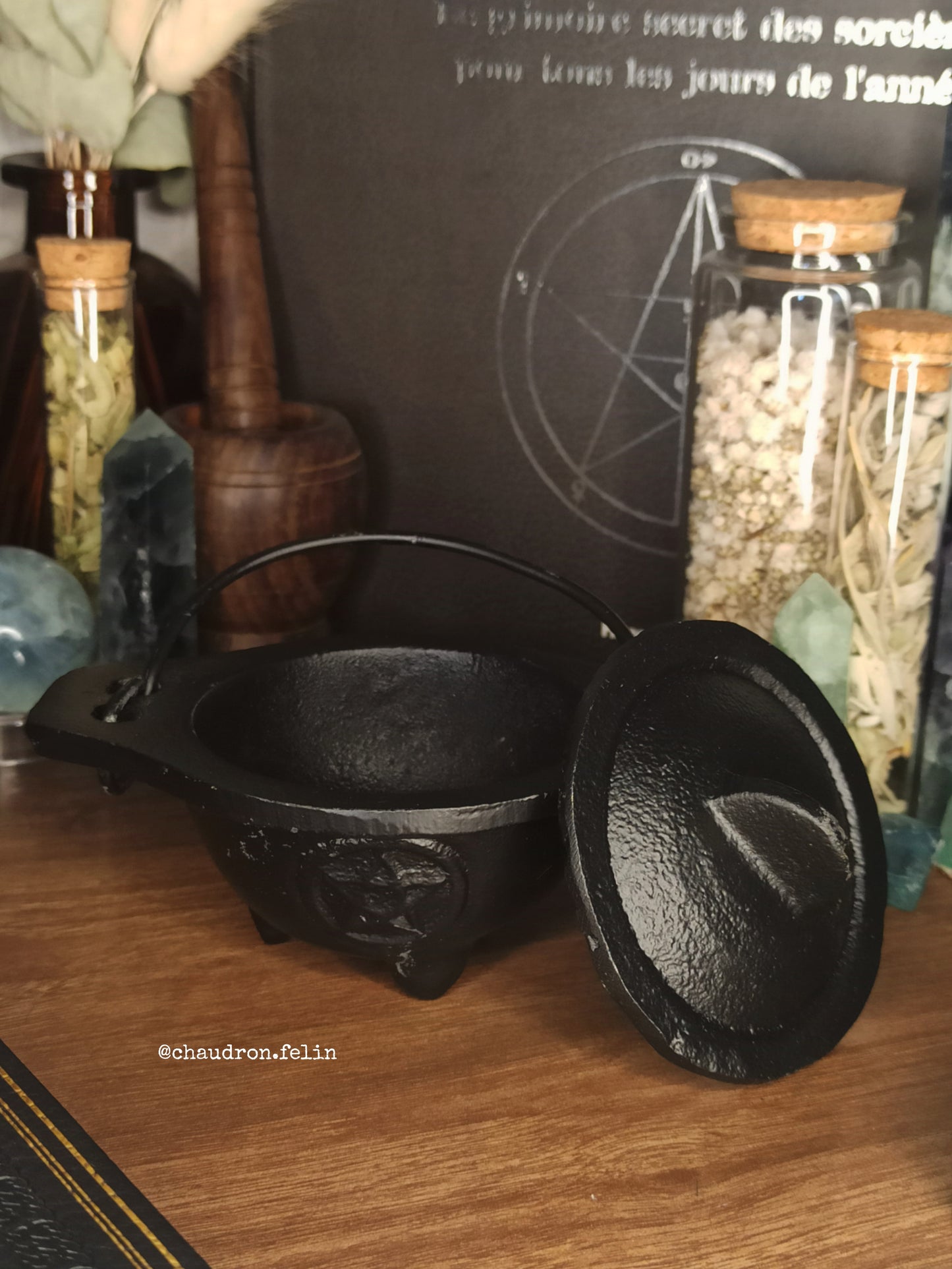 Petit chaudron en Fonte - Pentacle