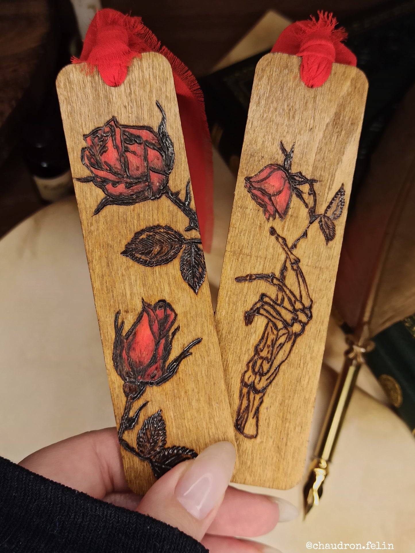 Marque Page en bois - Roses Rouges