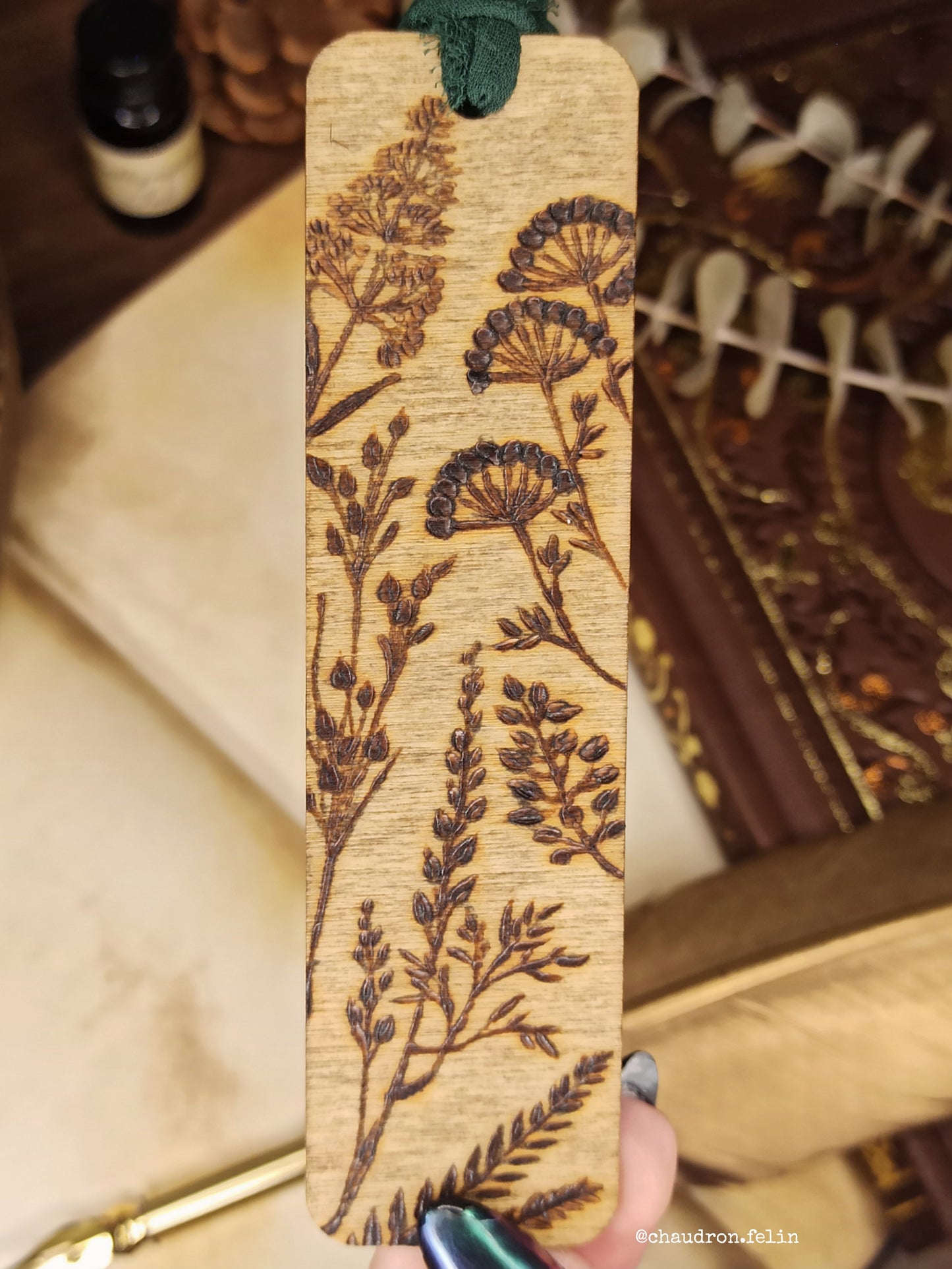 Marque Page en bois - Fleurs et Feuillages
